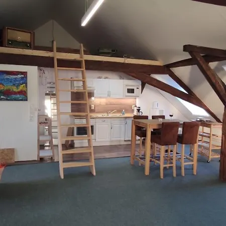 Zentrumsnahes Wohnen In Der Alten Schule Am Apartment